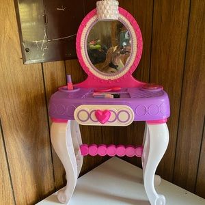 Toy vanity that lights up with accessories